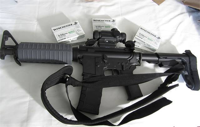 5.56 AR 15 semi auto battle rifle with vortex optic 