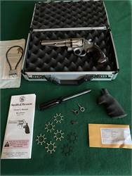 Smith & Wesson Model 627-5 Performance Center 8 Shot 357 Magnum - New with Case & Accessories