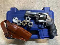S&W 610 10mm - with extras 