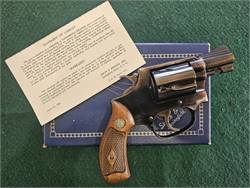 SMITH & WESSON 37 AIRWEIGHT 38SPL W/BOX