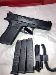 Gen5 Glock 17 w/3 magazines in Blackfoot $400 firm