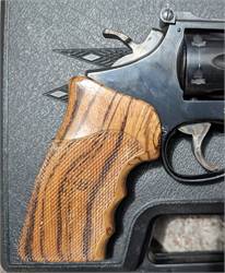 S&W Custom Grips 