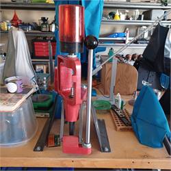 HORNADY O RELOADING PRESS