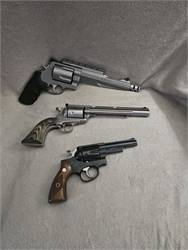 Cleaning the pistol safe out 3 revolvers 357mag, 44mag, 500mag