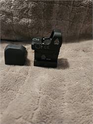 4 different optics & streamlight (trijicon,sig,utg)